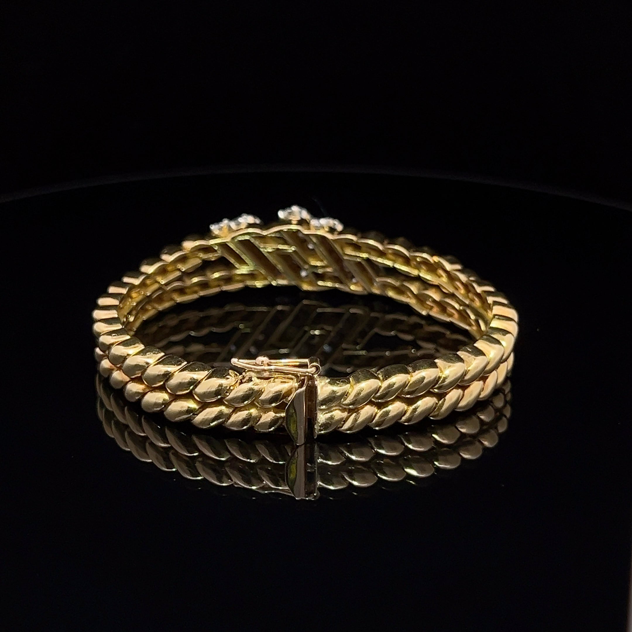 Yellow Gold Chain Bracelet with Round Cut Diamonds