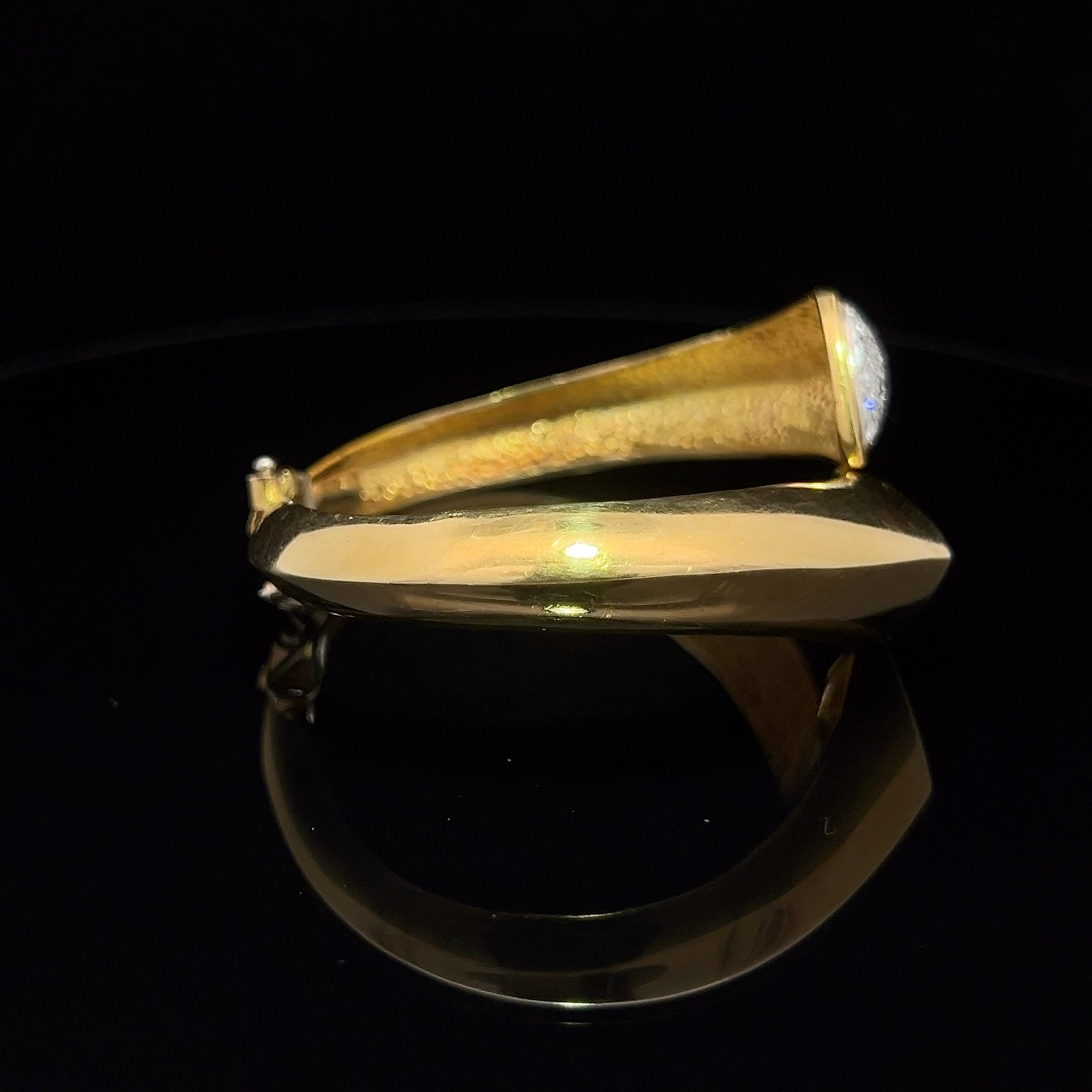 Elegant Gold Bracelet with Diamond Triangle