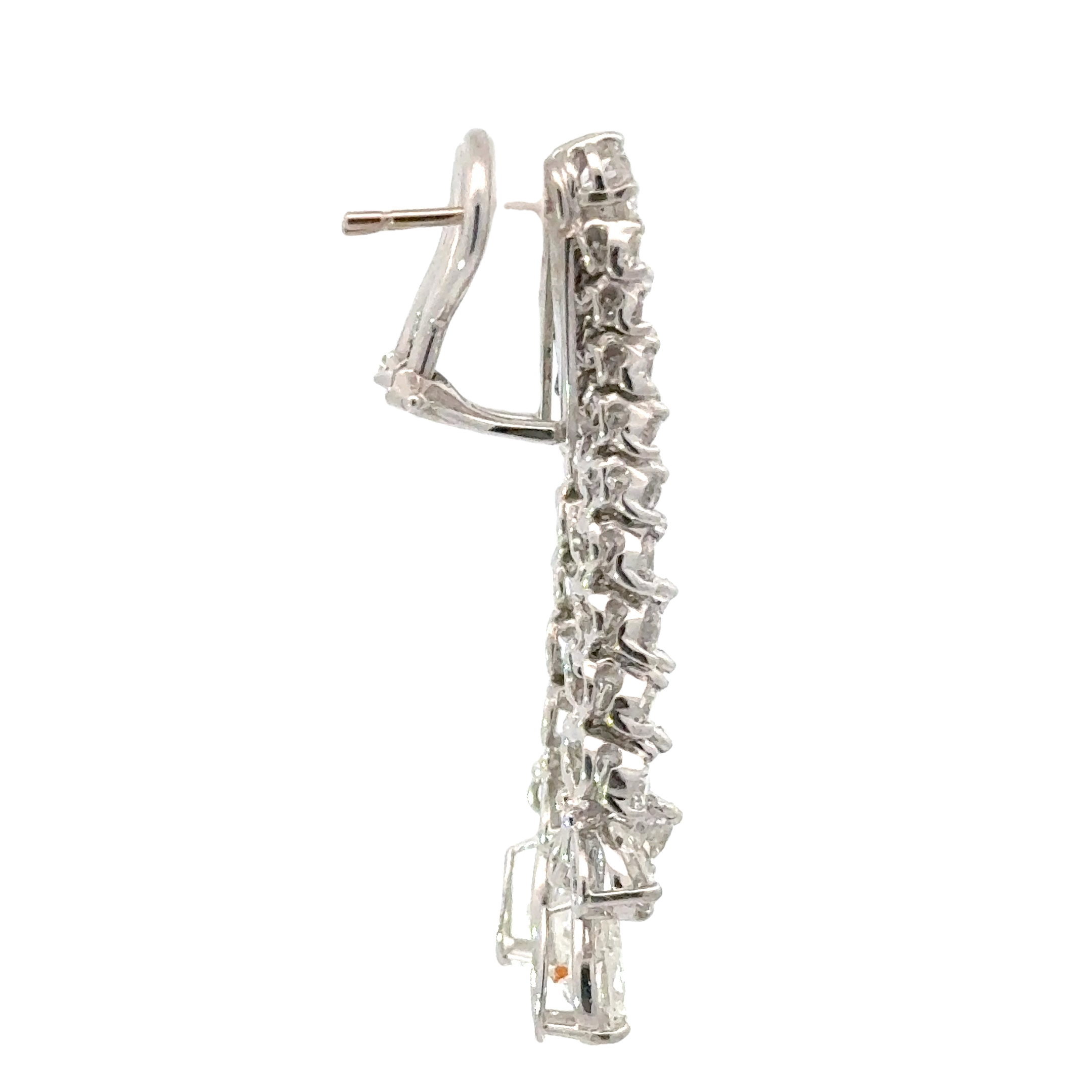18 KARAT WHITE GOLD AND DIAMOND DROP EARRINGS