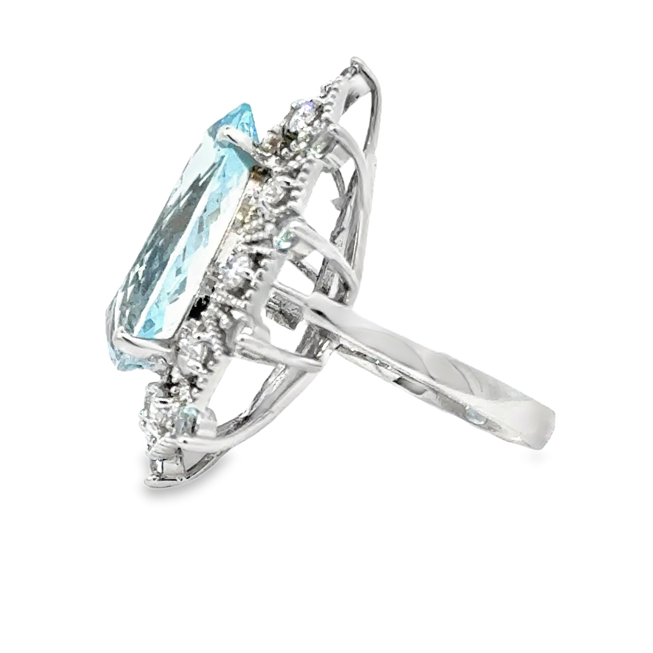 ESTATE 14 KARAT WHITE GOLD AQUAMARINE AND DIAMOND COCKTAIL RING