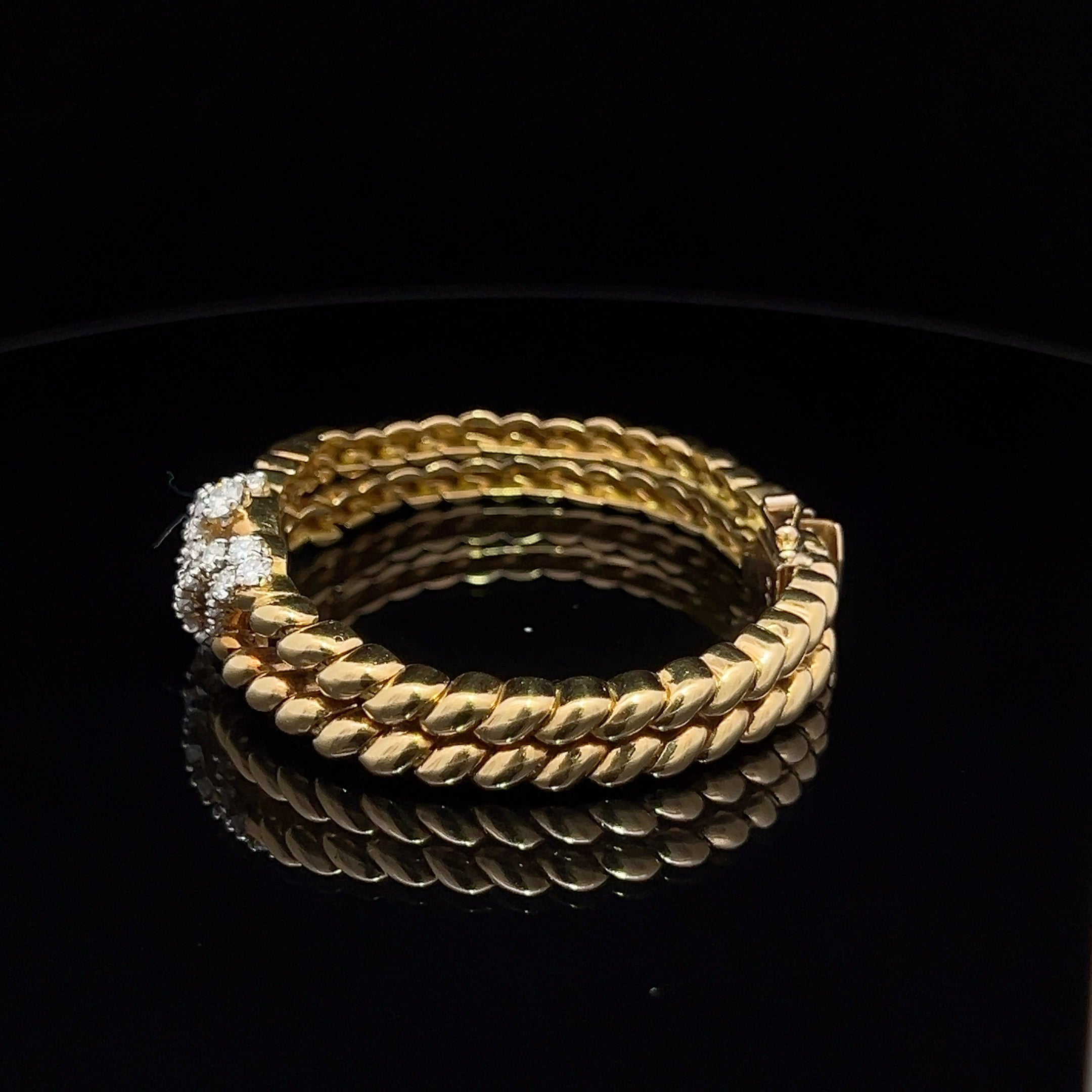Yellow Gold Chain Bracelet with Round Cut Diamonds