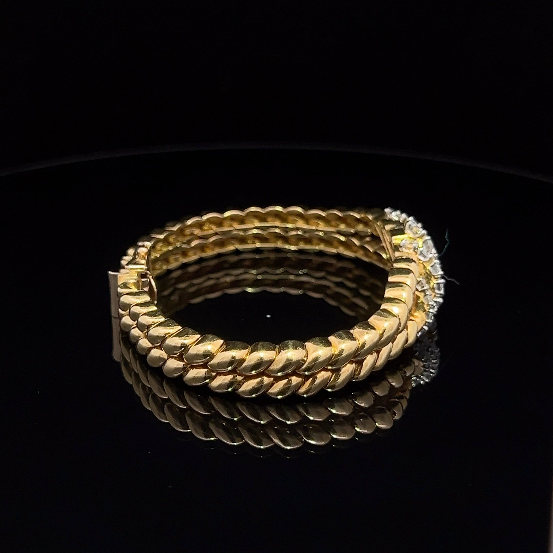 Yellow Gold Chain Bracelet with Round Cut Diamonds